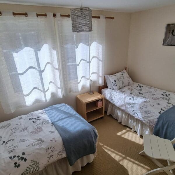 Twin bedroom of Dornoch Square Apartment