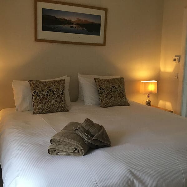 Double bedroom with ensuite in Rosslyn Villa, Castle Street, Dornoch