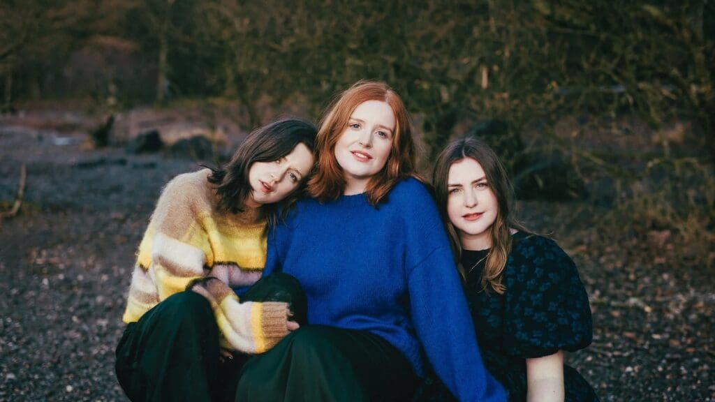 Photo of female band Sian