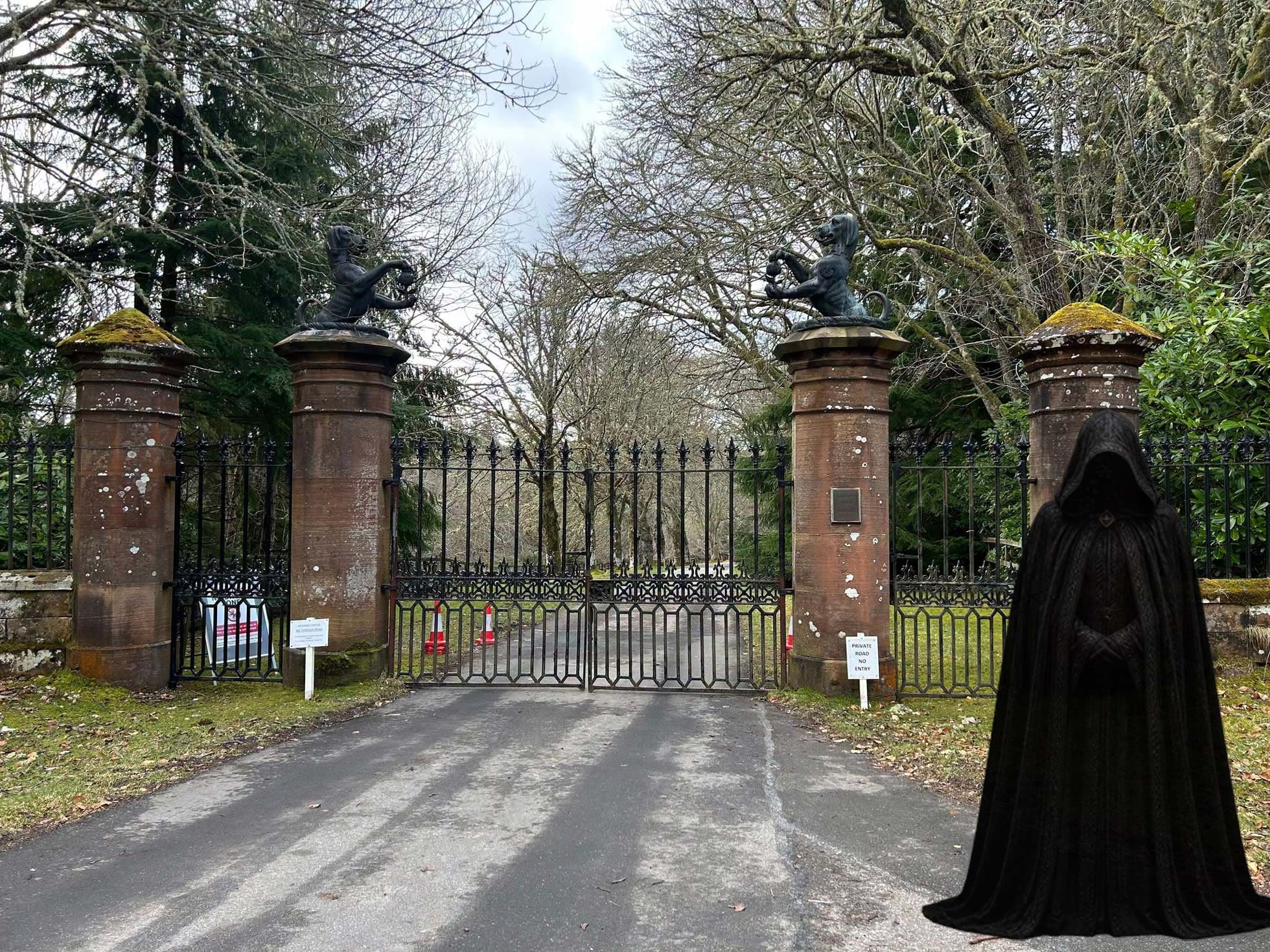 Photo of Ardoss Castle Gates showing hounds holding poppy seeds. To the right is a Traitor in a black cloak with their head bowed